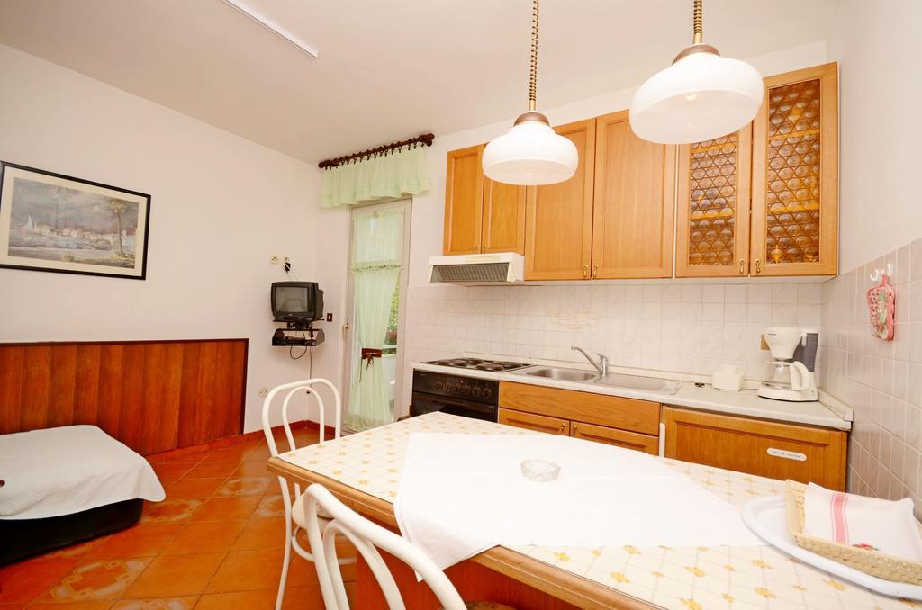 Apartments Dea Пореч Екстериор снимка