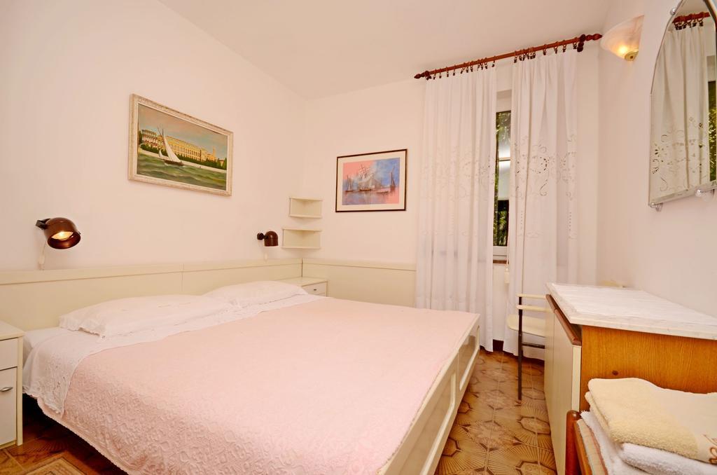 Apartments Dea Пореч Екстериор снимка