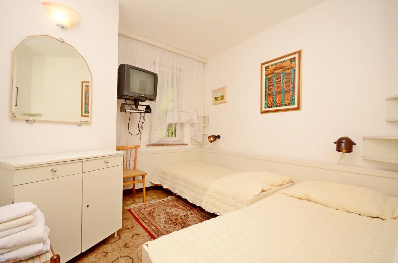 Apartments Dea Пореч Екстериор снимка